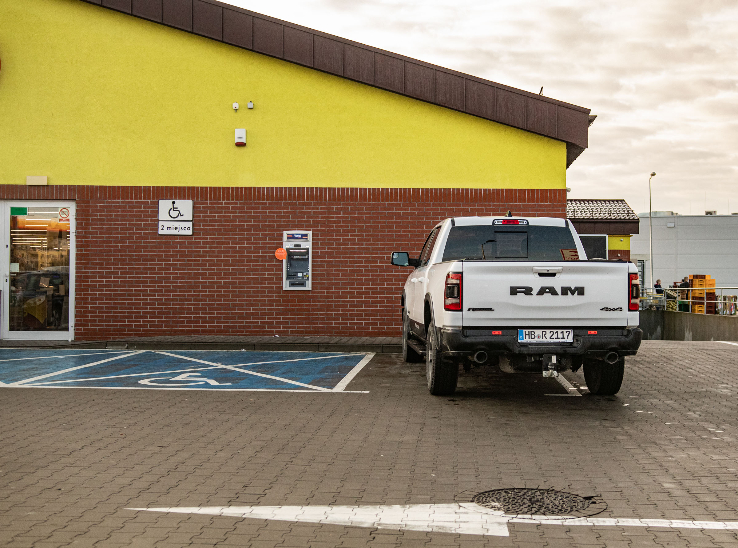 prywatny parking osiedlowy