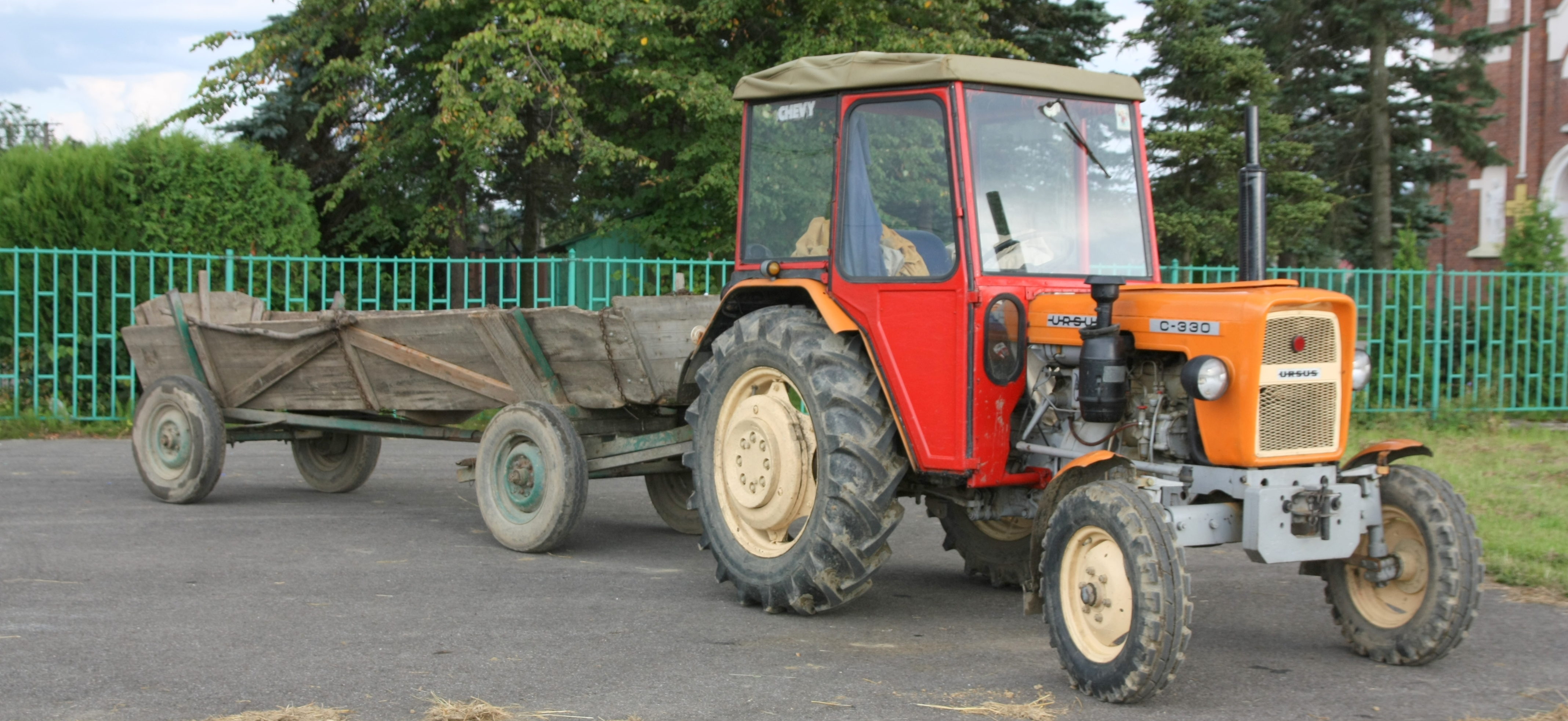 ursus c-330 fabrycznie nowy