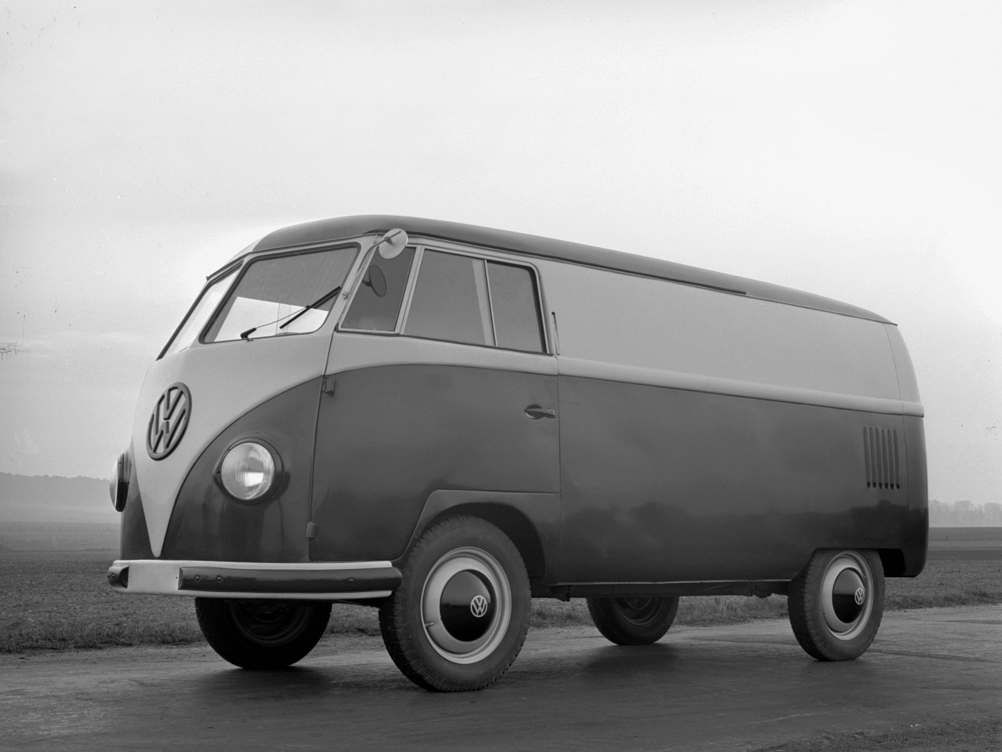 VW Transporter ma 70 lat. Po drodze było 6 generacji i 1 zmiana koncepcji