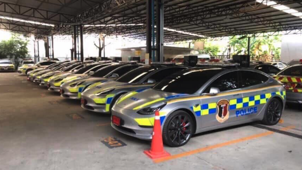 tesla model 3 policja