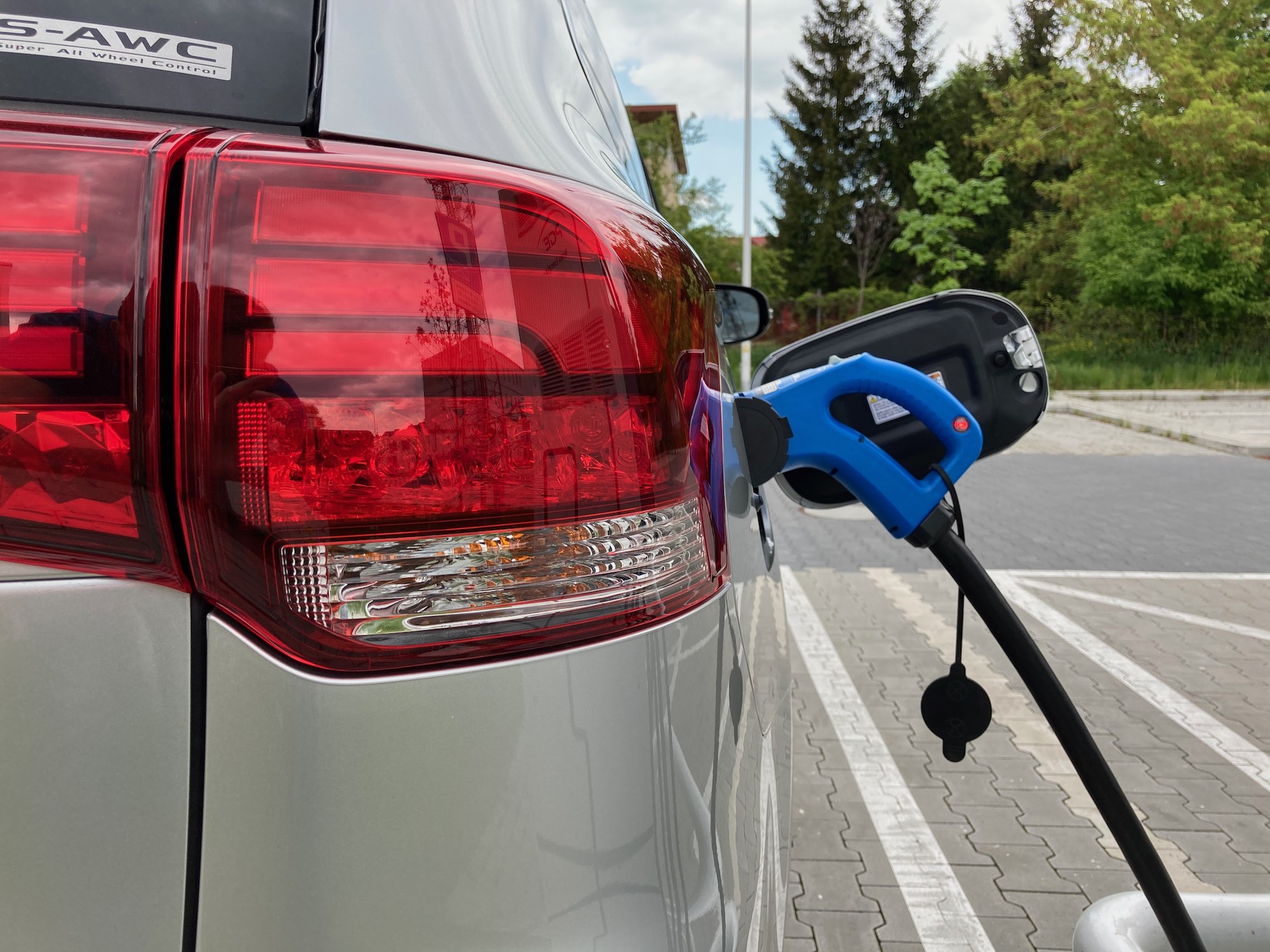Raport ADAC: auta elektryczne tracą mnóstwo energii przy ładowaniu