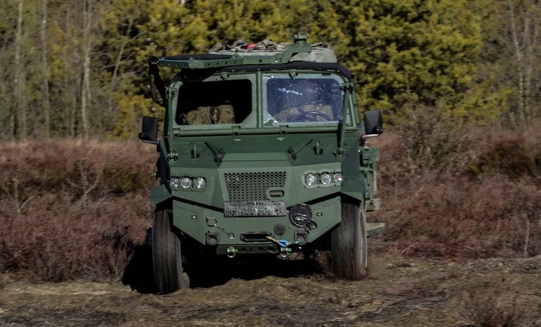aero 4x4 polski samochód wojskowy