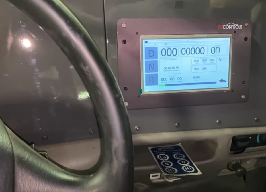ekran elektrycznego forda 