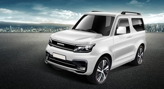 Oczywiście, że Chińczycy skopiowali Suzuki Jimny. Ale wyszło na trzy z minusem