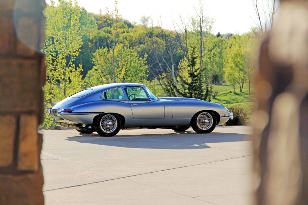 Jaguar E-Type restomod 