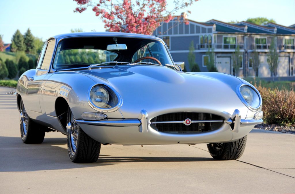 Jaguar E-Type restomod 