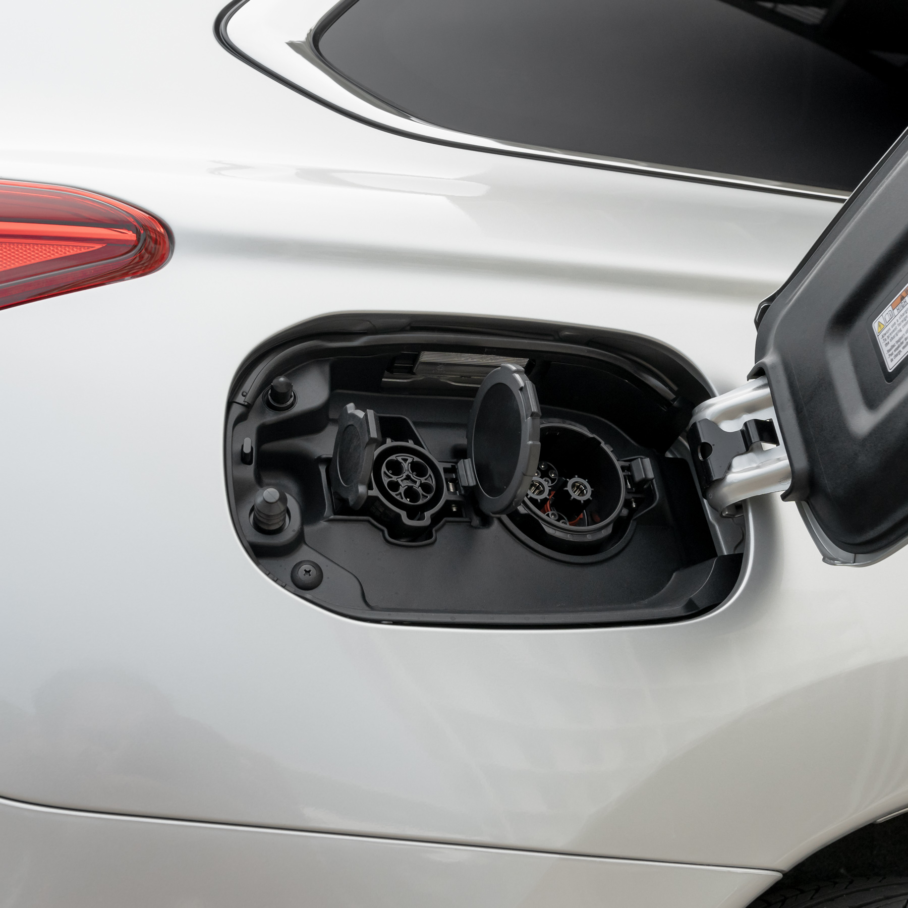 hybryda plug-in spalanie 