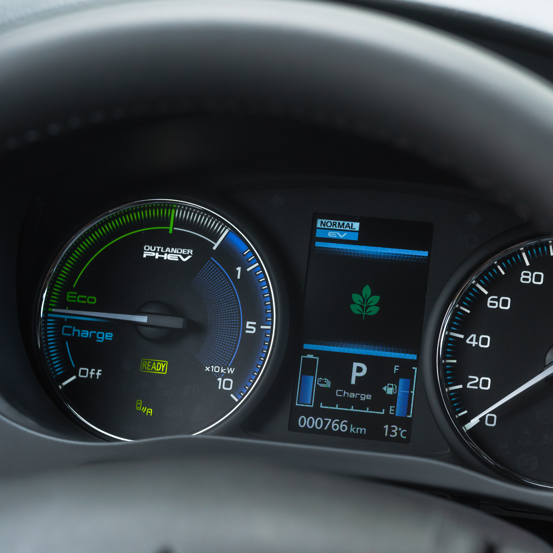 Mitsubishi Outlander PHEV test 