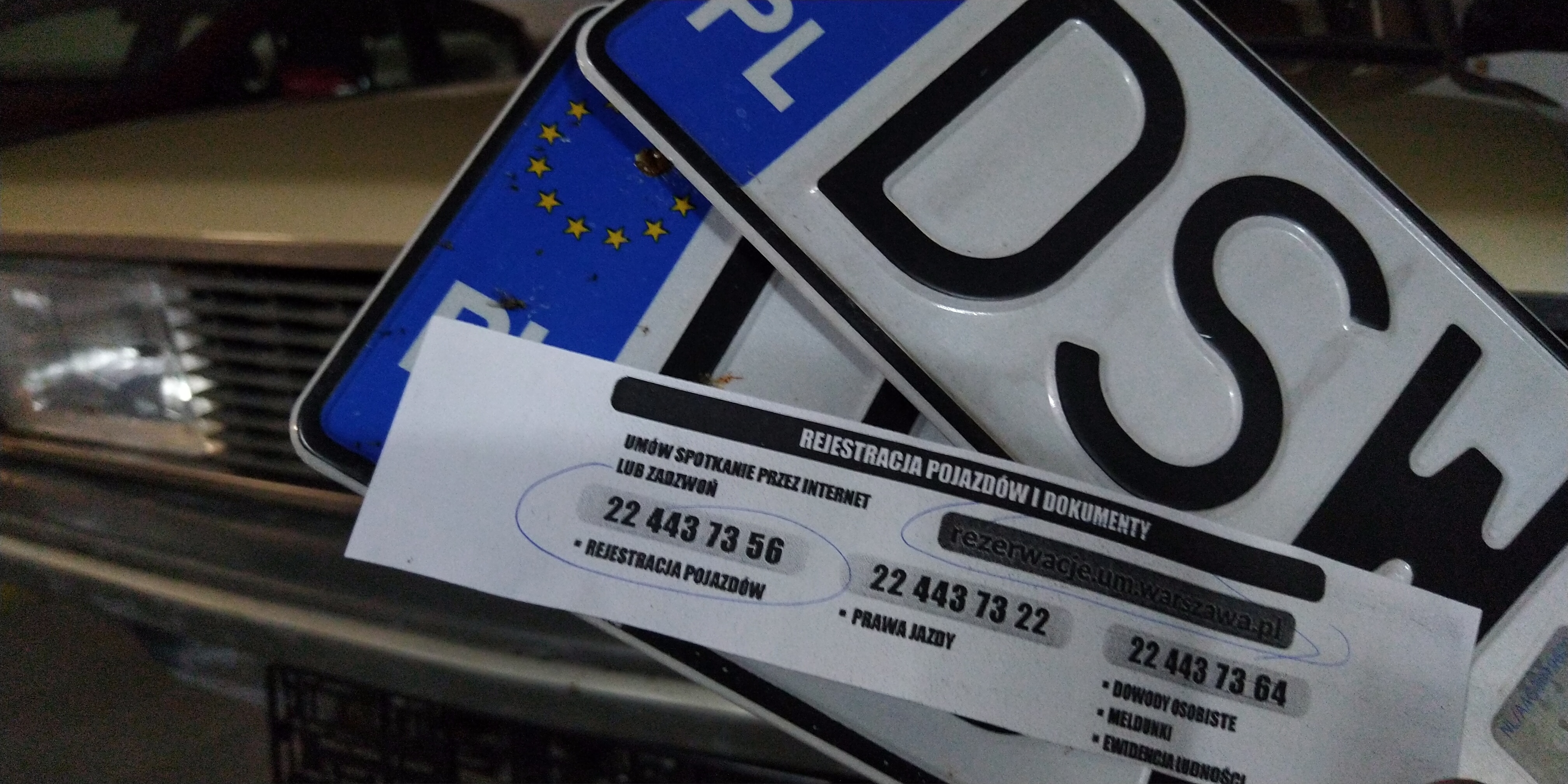 Rejestracja samochodu a płatność kartą: prowizja jest bezprawna