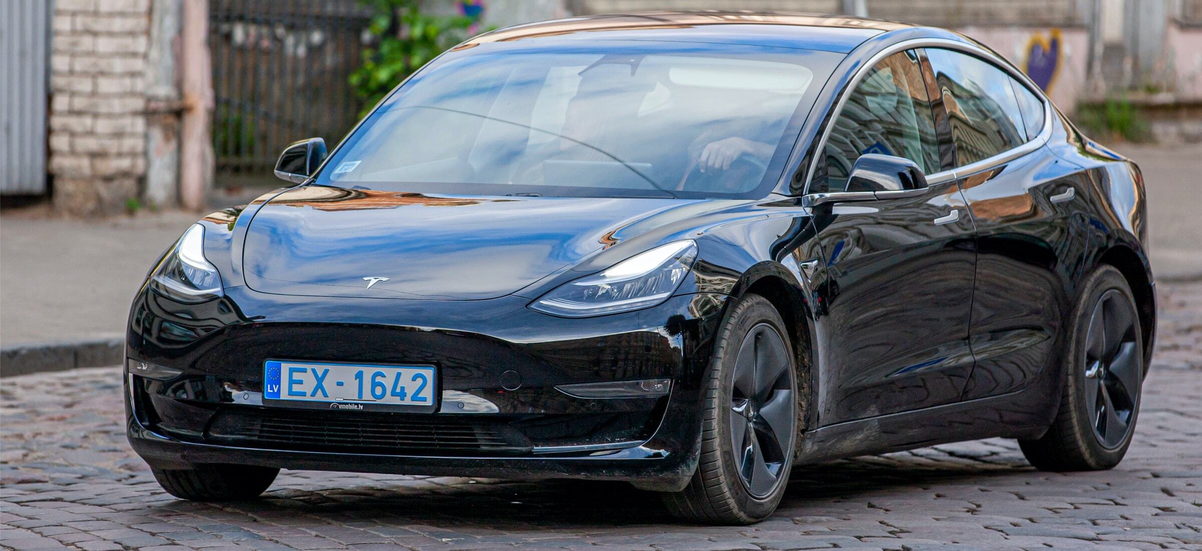 tesla wyciek danych