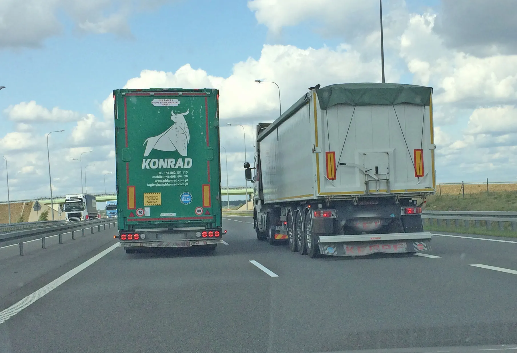 odległość między autami