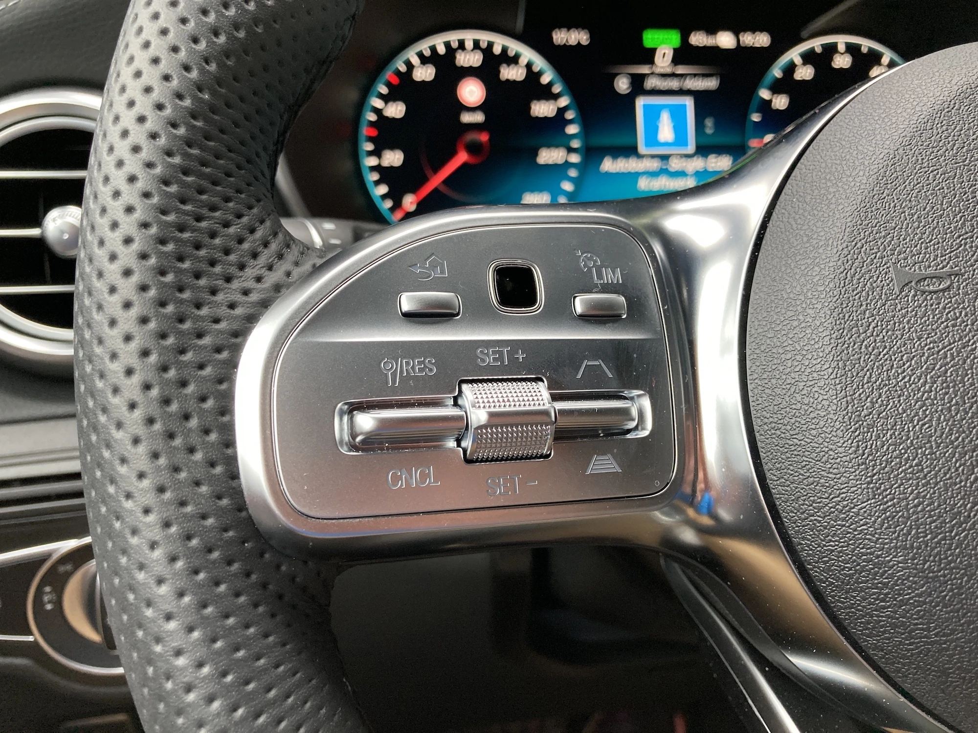 Mercedes GLC audio