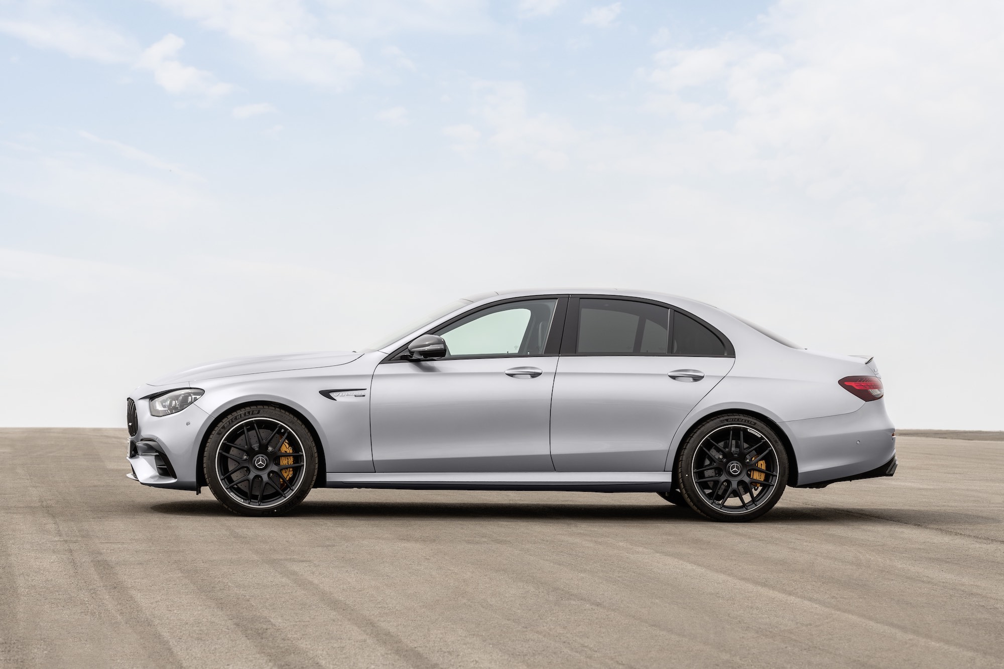 Mercedes E63 AMG lifting 