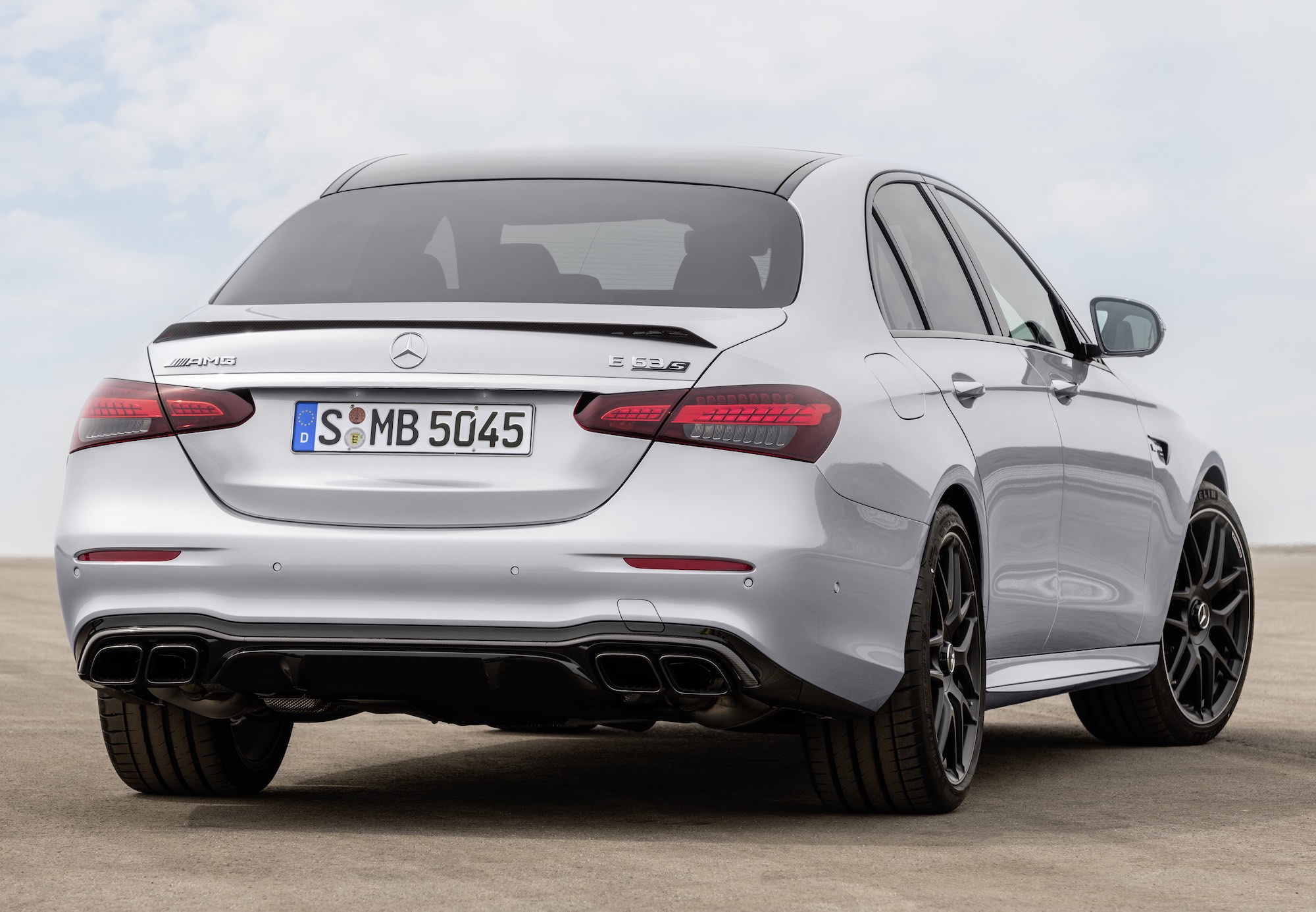 Mercedes E63 AMG lifting 