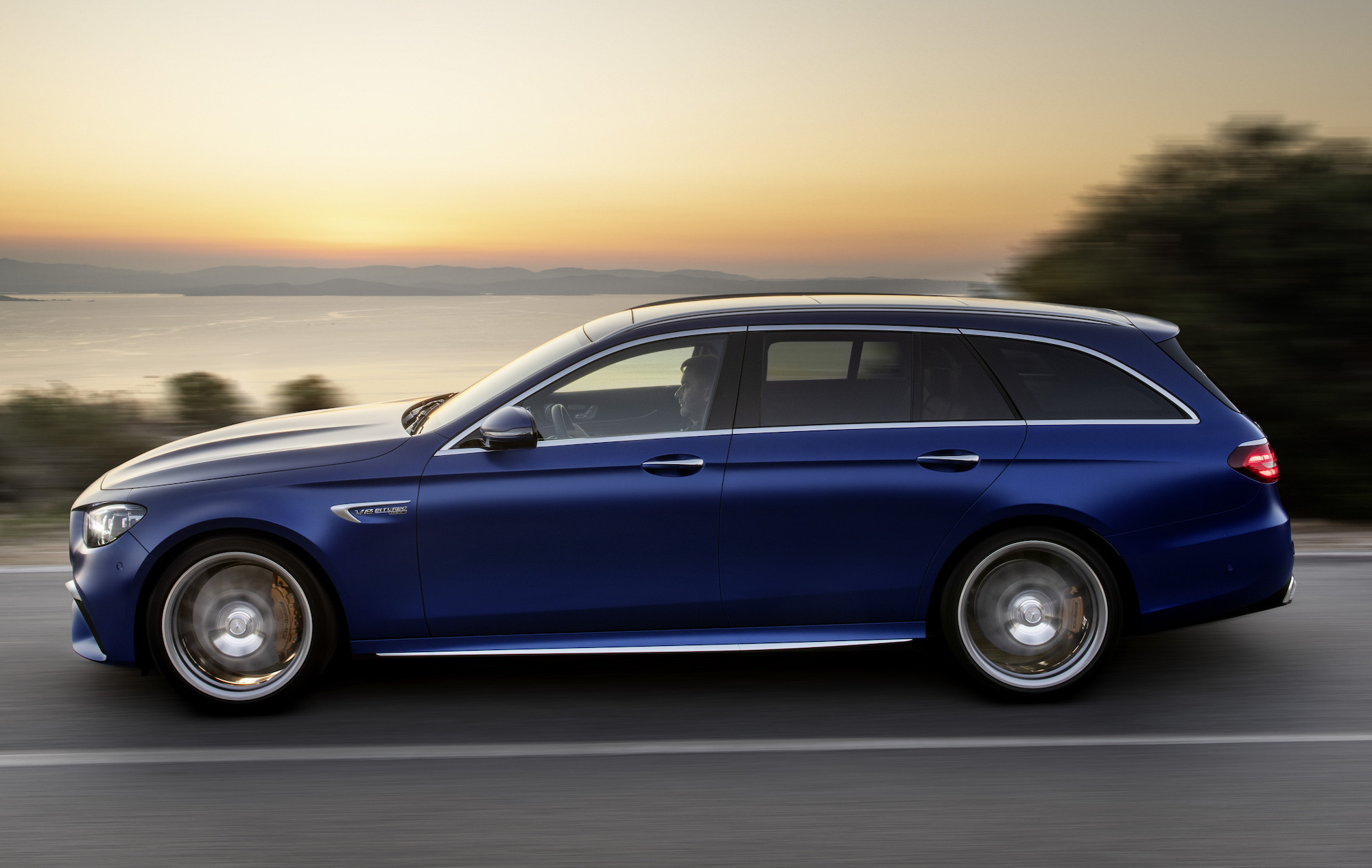 Mercedes E63 AMG lifting 