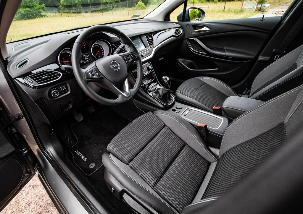 opel astra k opinie