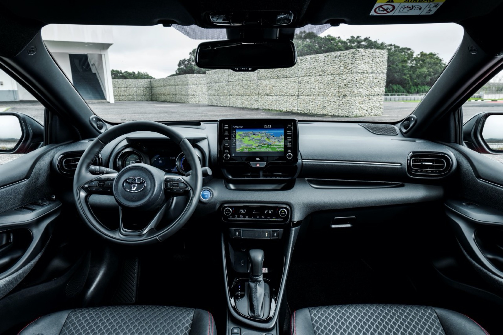 toyota yaris cena 
