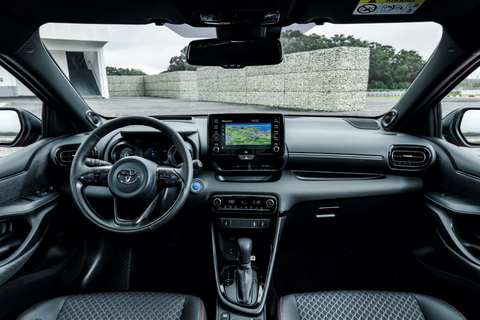 toyota yaris cena 