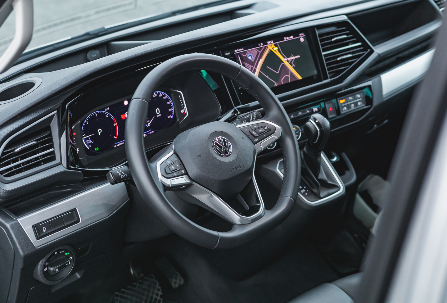 VW Multivan czy Mercedes V 