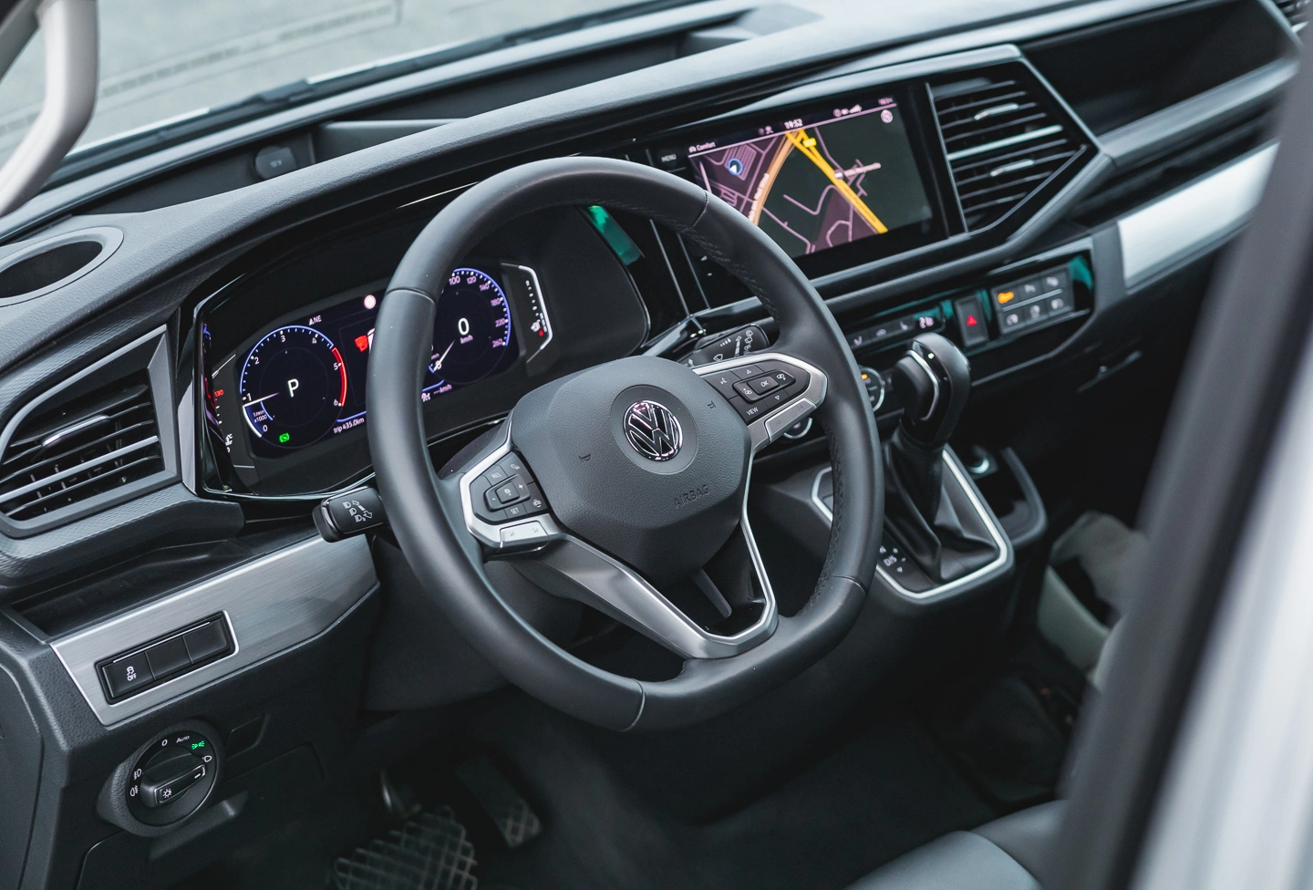 VW Multivan czy Mercedes V 