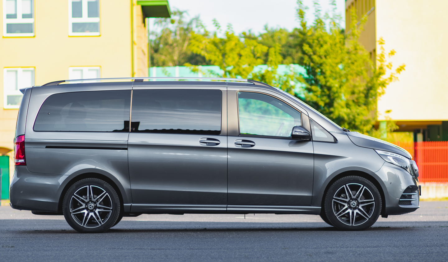 VW Multivan czy Mercedes V 
