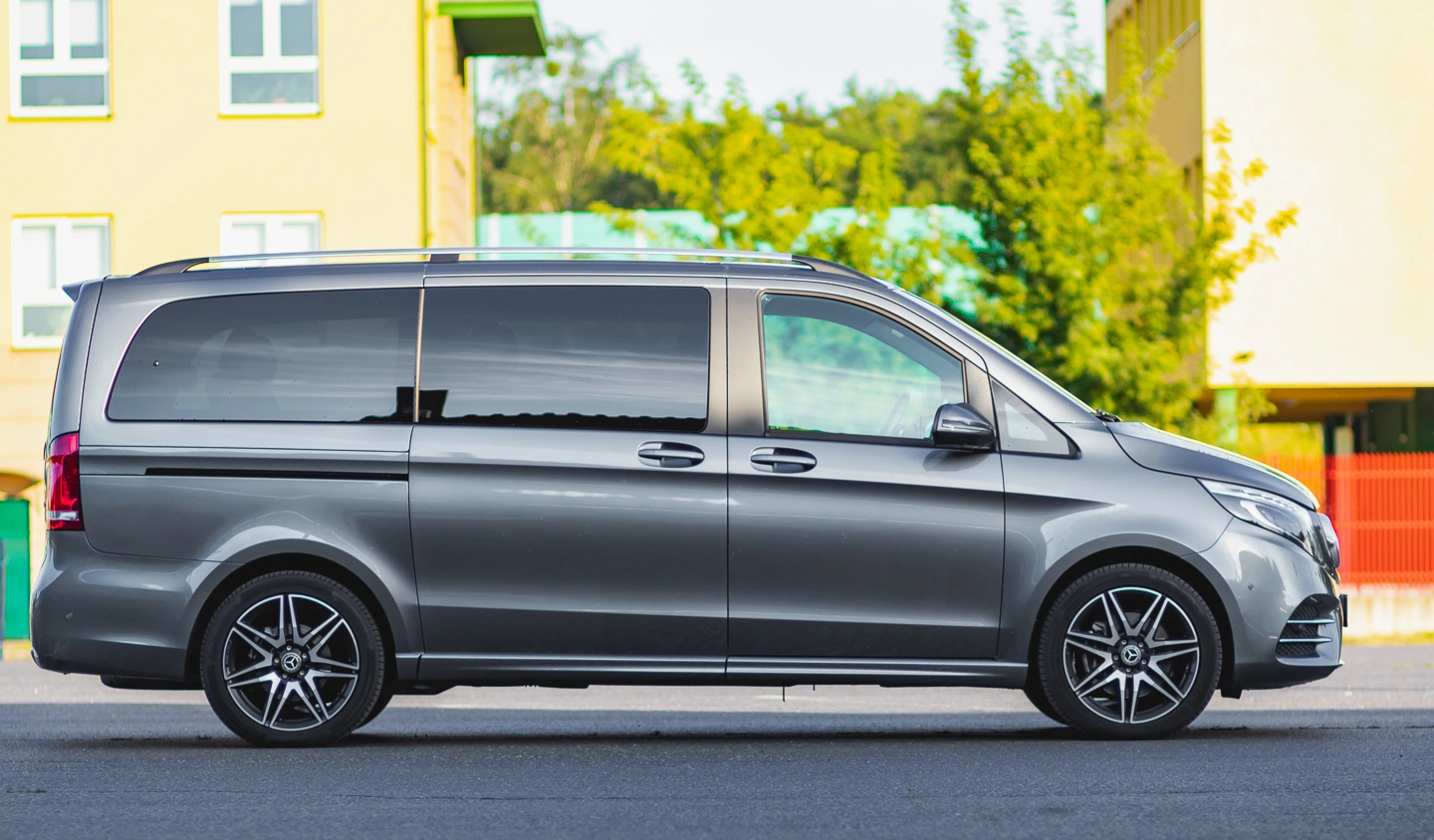 VW Multivan czy Mercedes V 