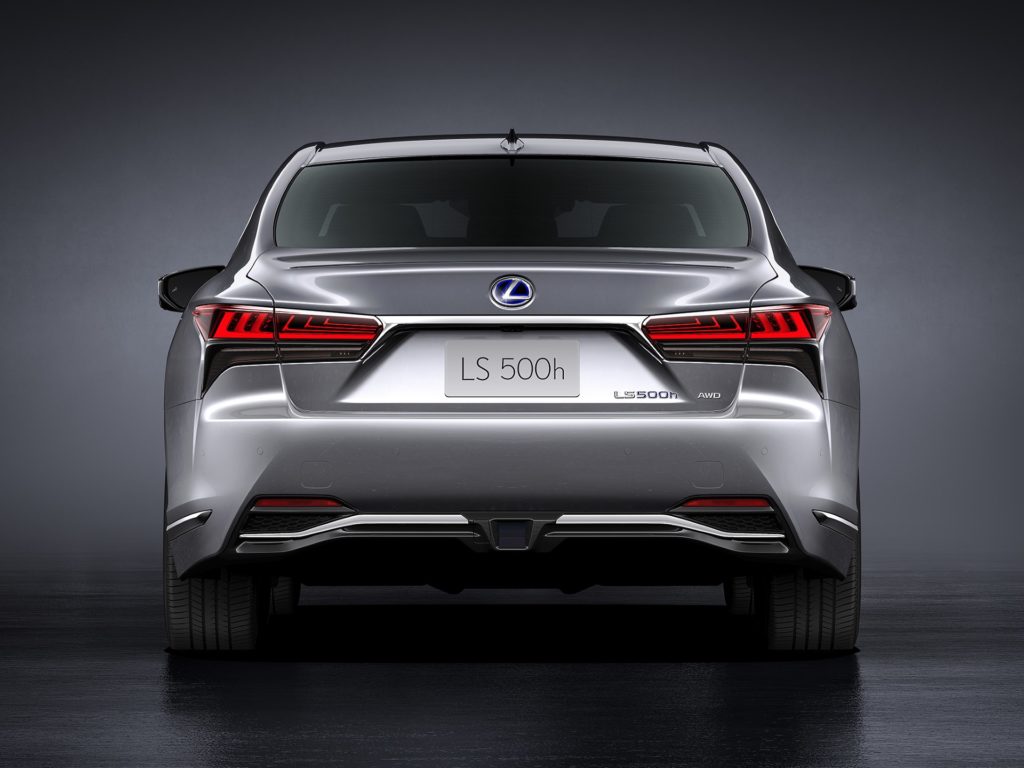 Lexus LS lifting 