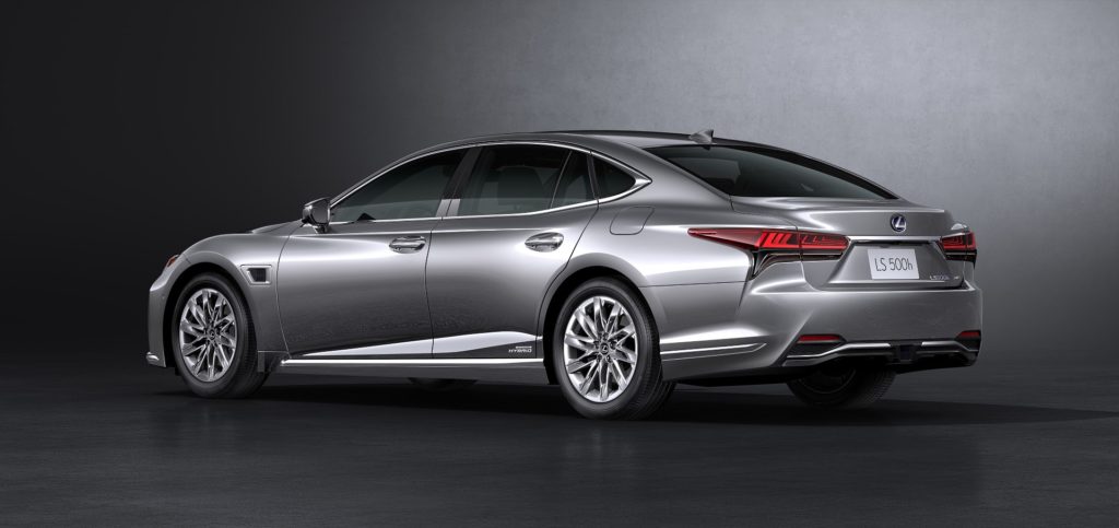 Lexus LS lifting 