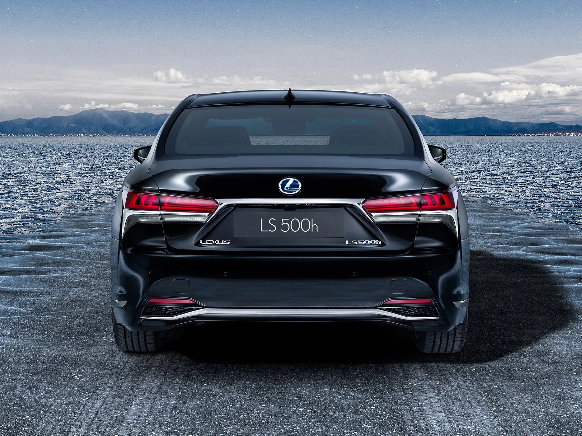 https://cdn-ab.spidersweb.pl/2020/07/lexus-ls-500h-tyl.jpg