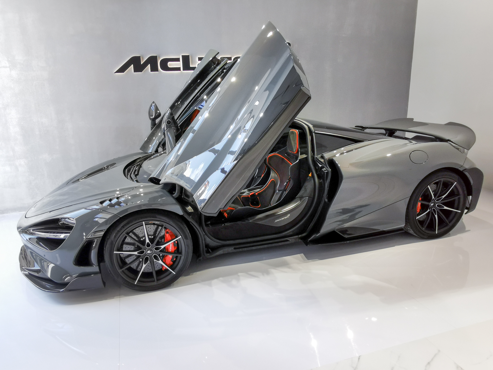 mclaren 765lt 