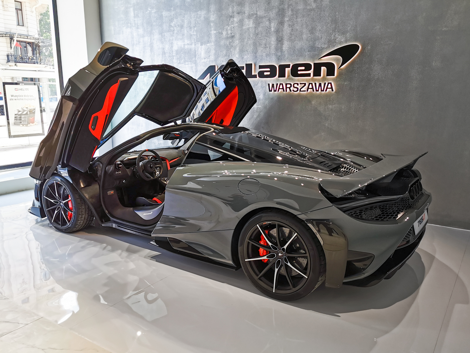 mclaren 765lt 