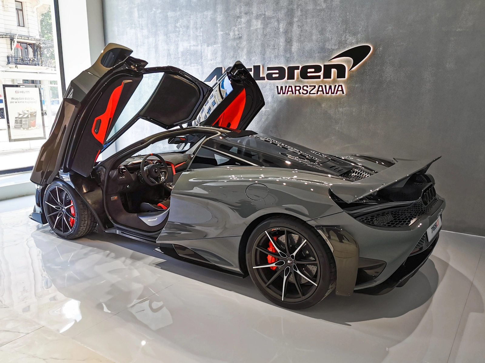 mclaren 765lt 
