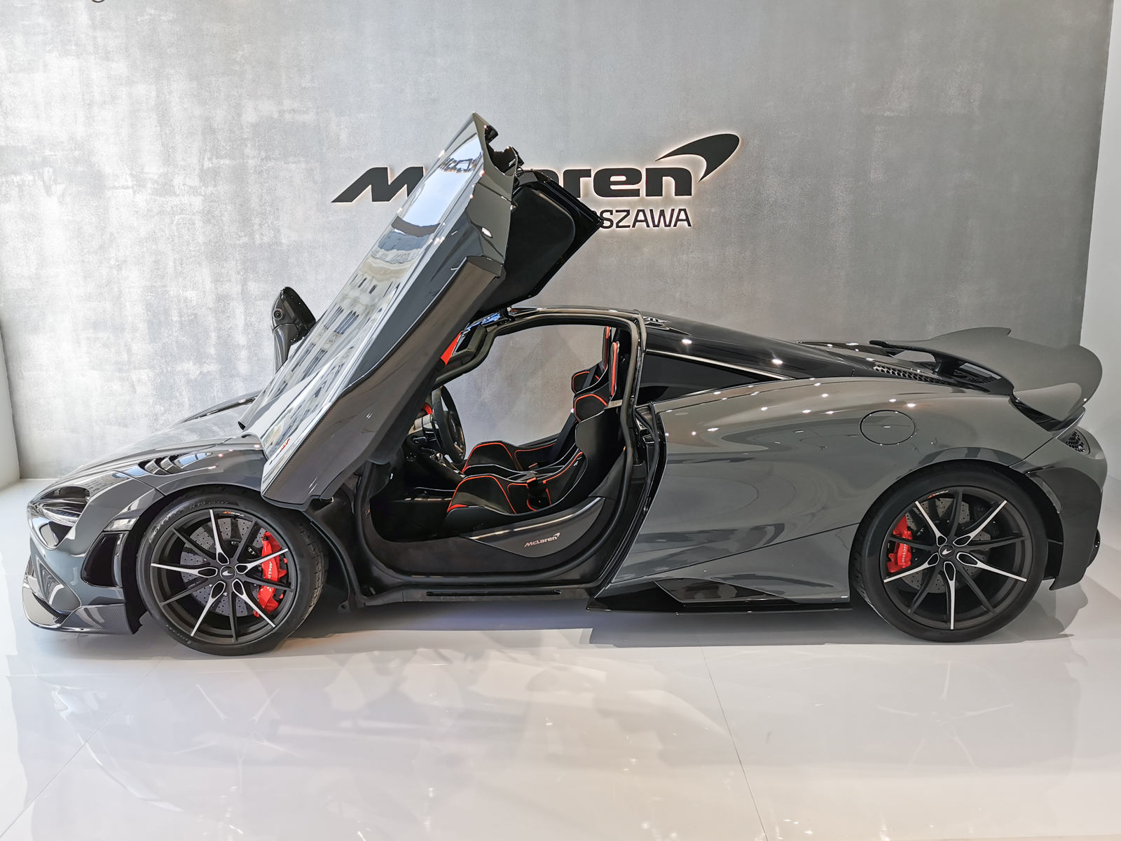 mclaren 765lt 