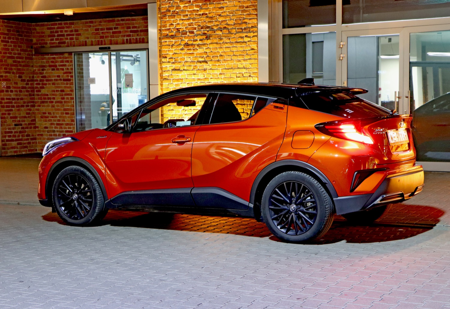toyota c-hr 2.0 hybrid 