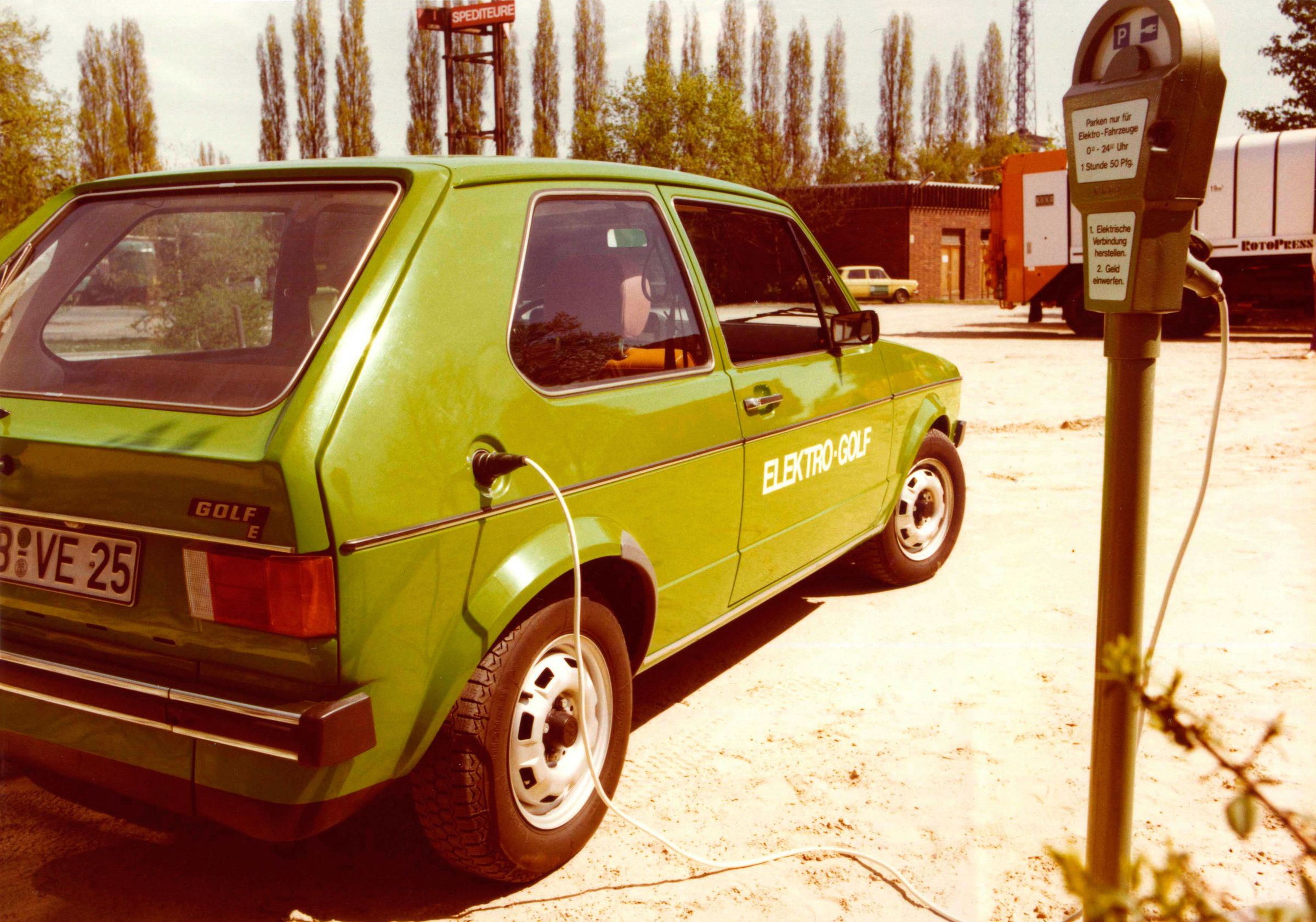 elektryczny volkswagen golf  