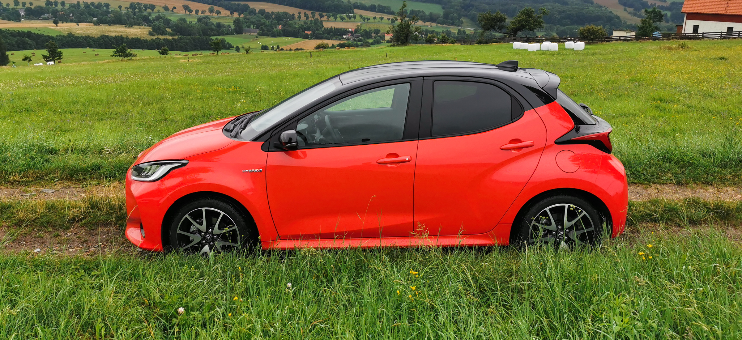 nowa Toyota Yaris Hybrid