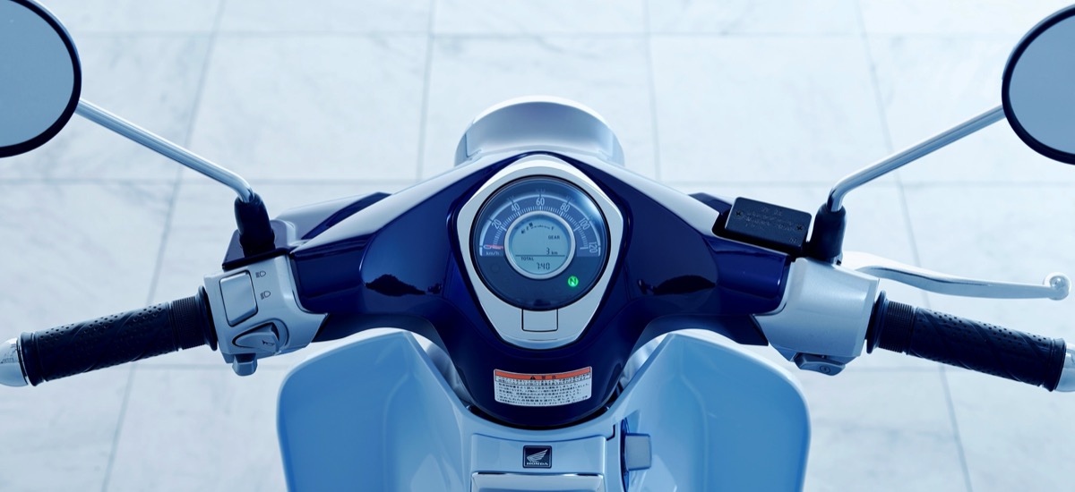 Elektryczna Honda Super Cub zjadłaby Teslę. Przypominany ten model