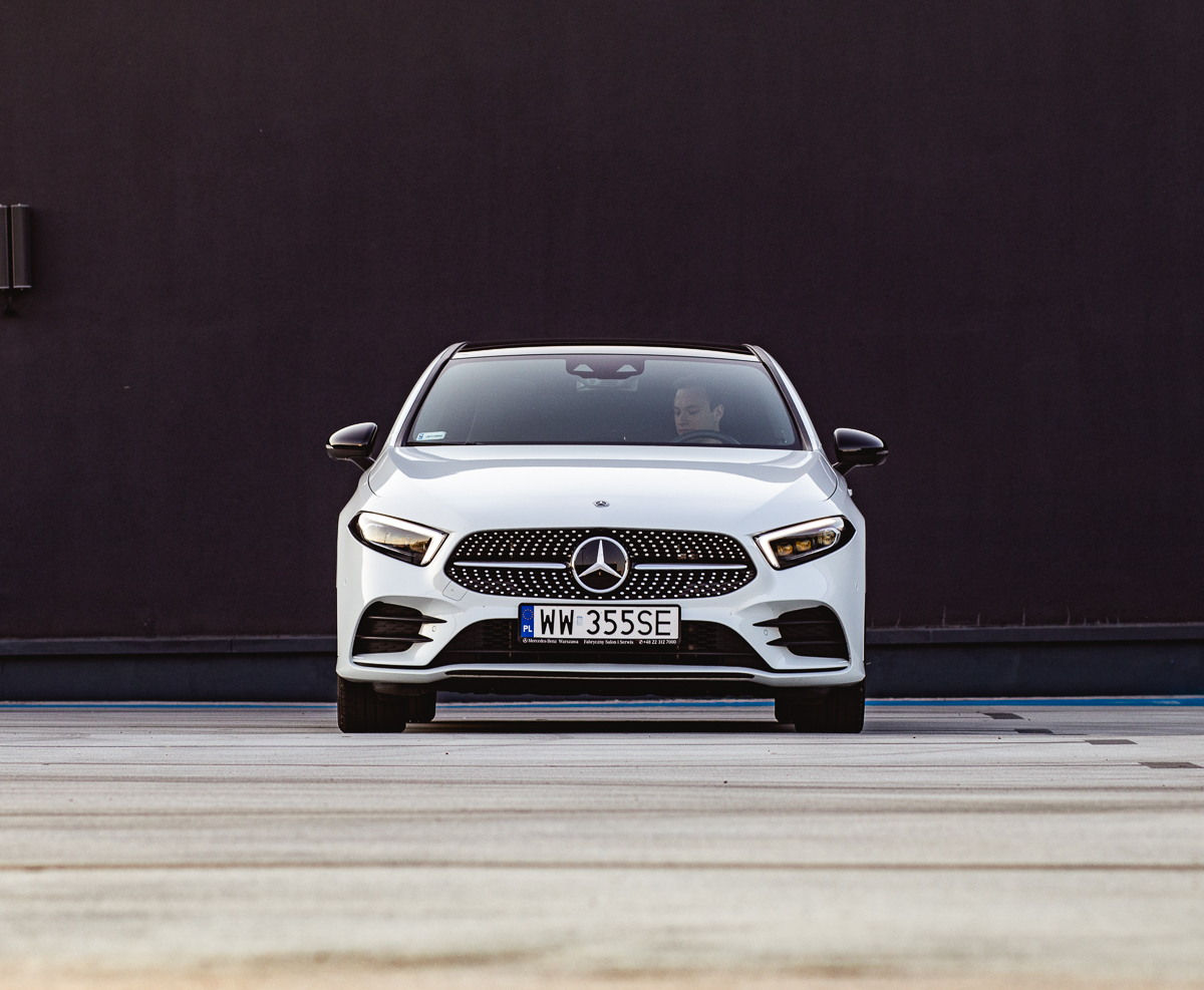 Mercedes zapowiada że wycofa skrzynie manualne. To oni wciąż je robią?