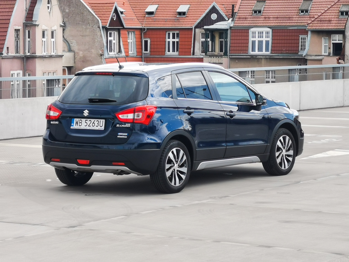 Suzuki SX4 S-Cross hybrid test 
