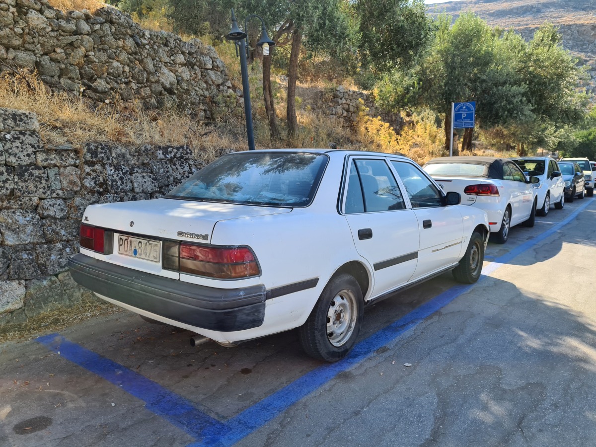 toyota carina 
