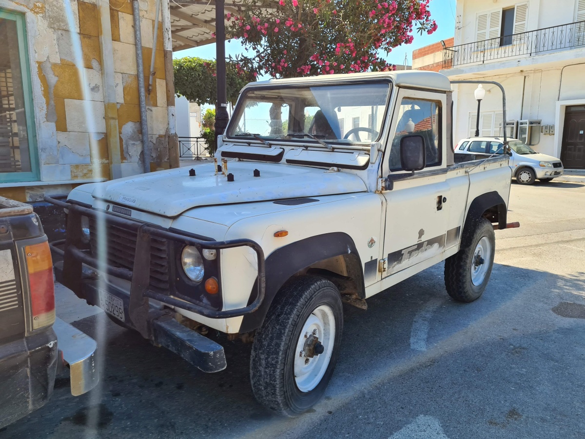 land rover defender 