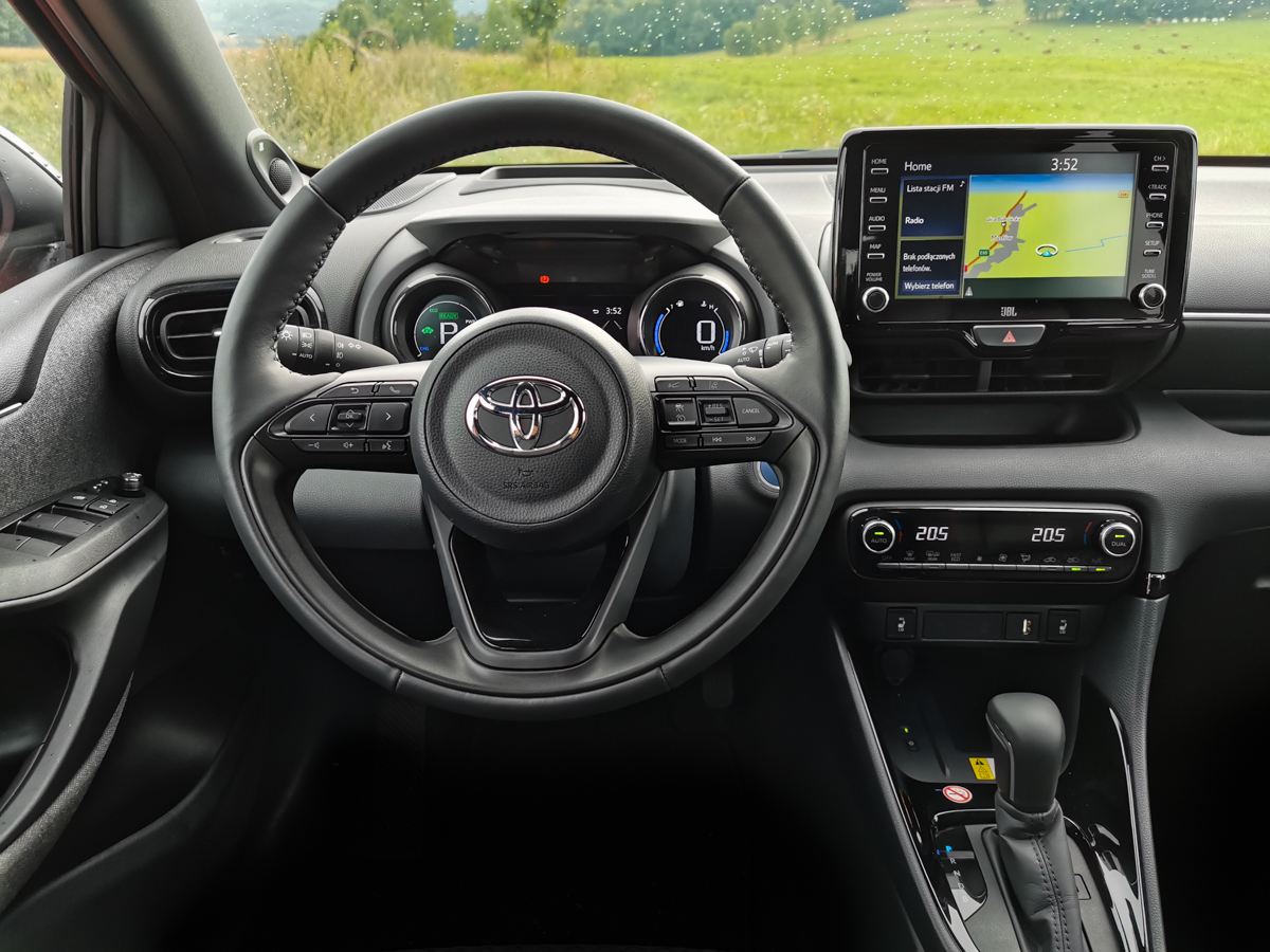nowa Toyota Yaris Hybrid 
