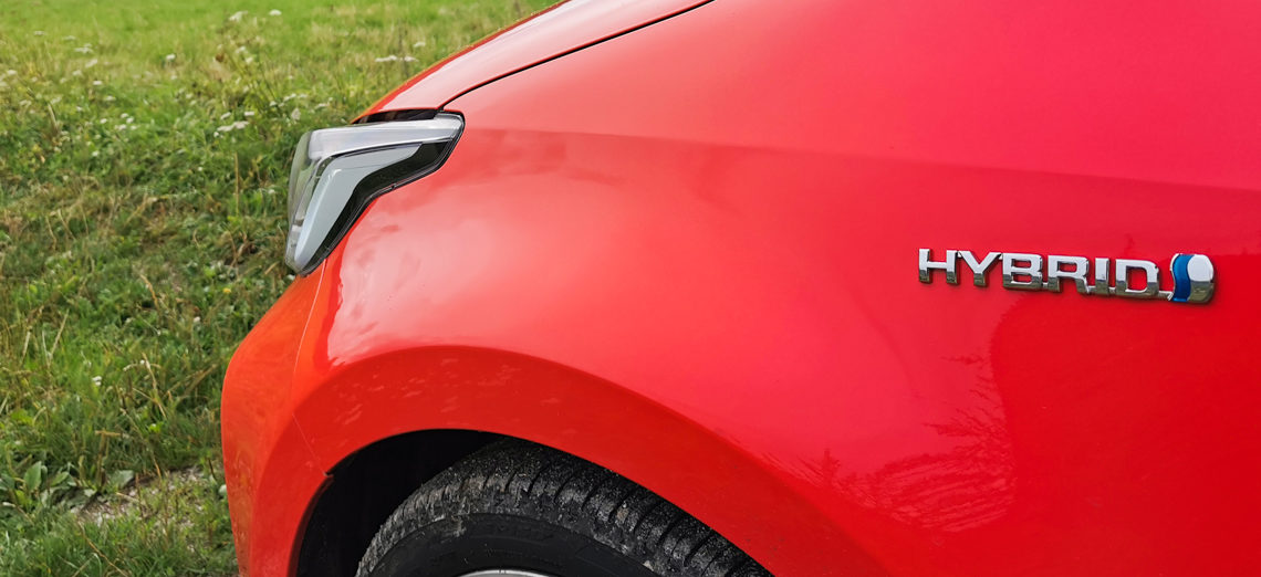 nowa Toyota Yaris Hybrid