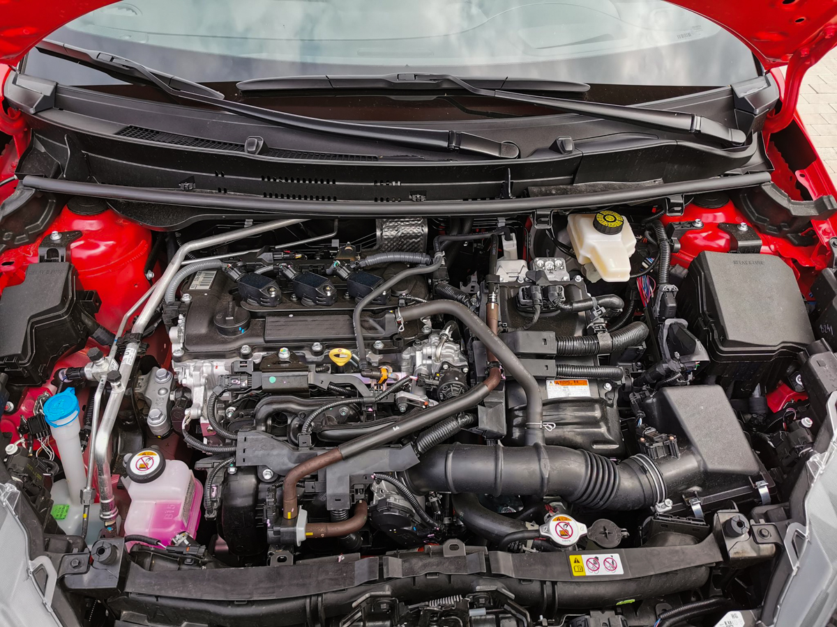 nowa Toyota Yaris Hybrid 