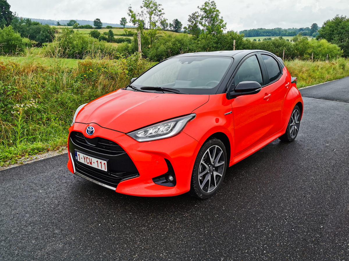 nowa Toyota Yaris Hybrid 