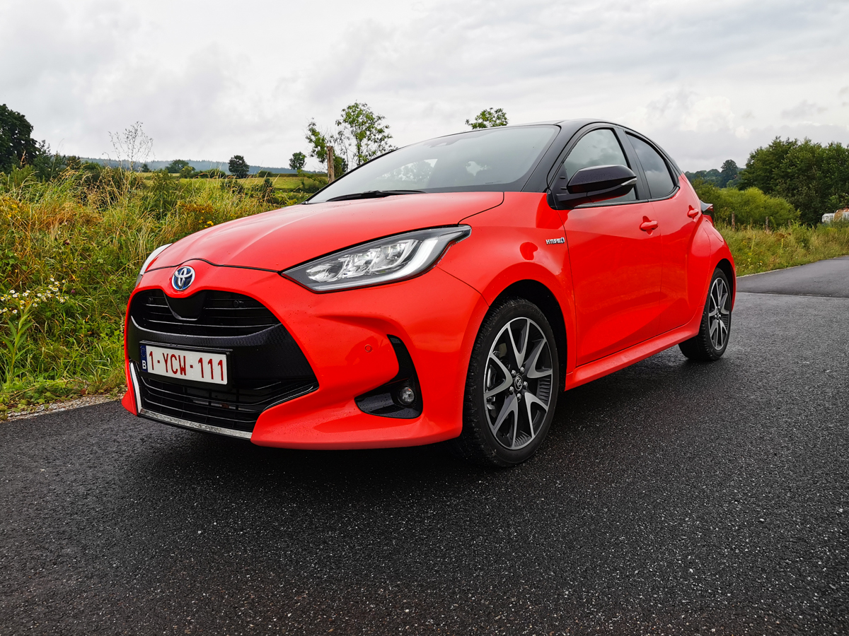 nowa Toyota Yaris Hybrid 