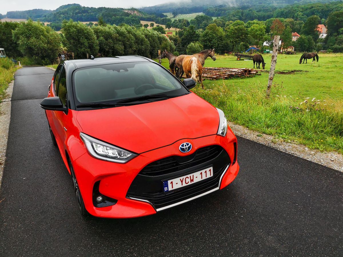 nowa Toyota Yaris Hybrid 
