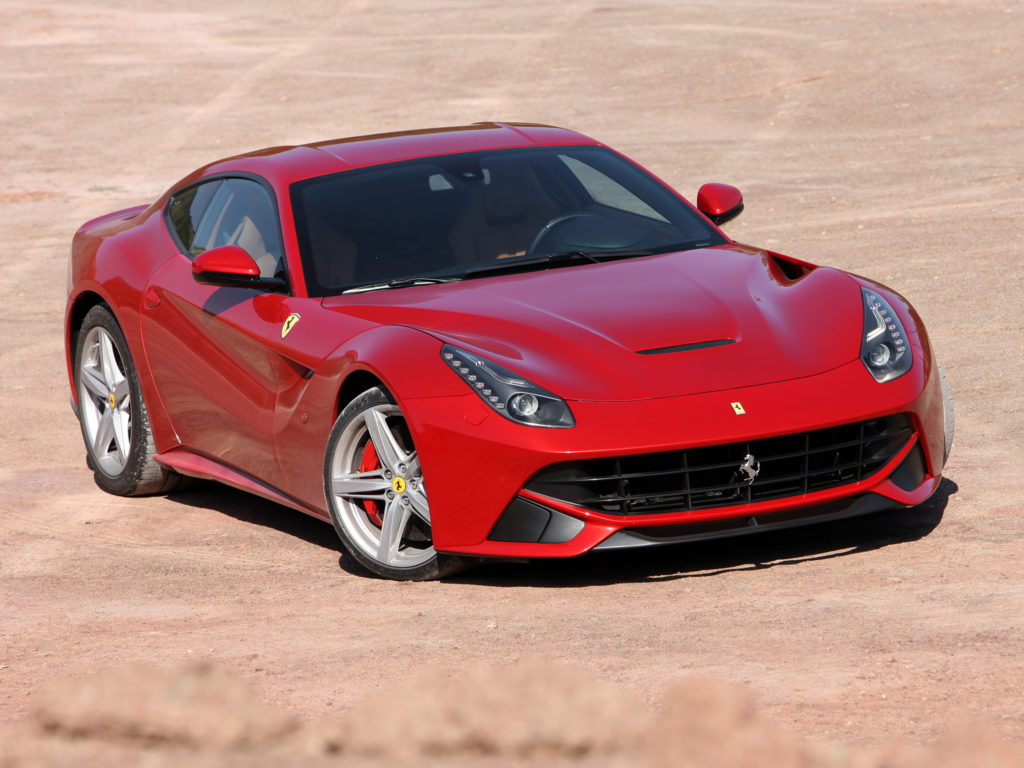 Ferrari F12 cena 