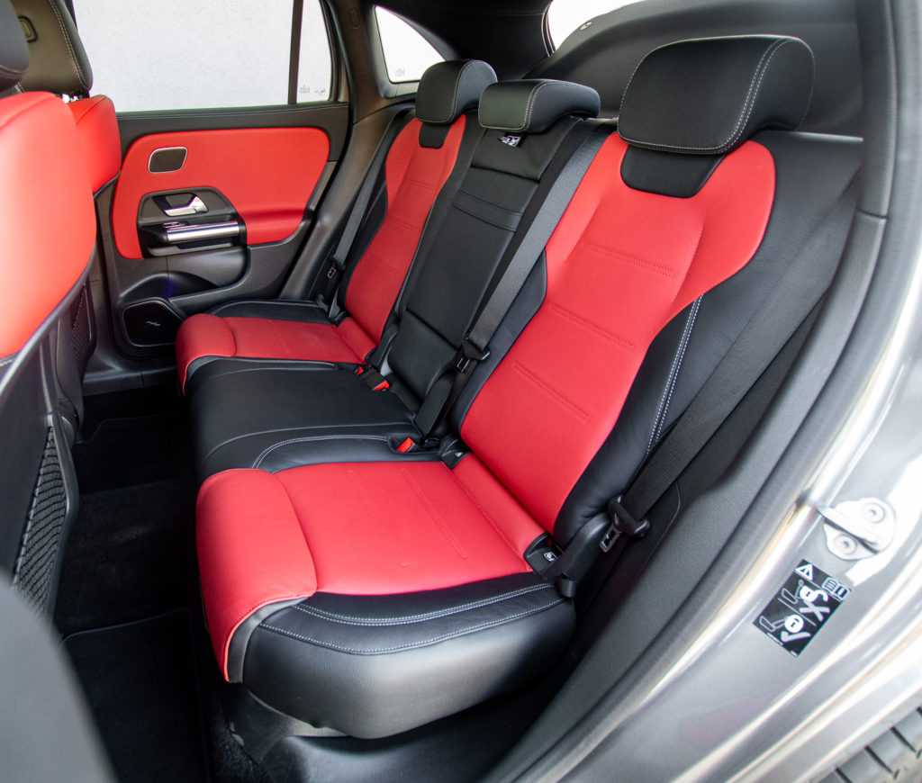 mercedes gla miejsce z tyłu 