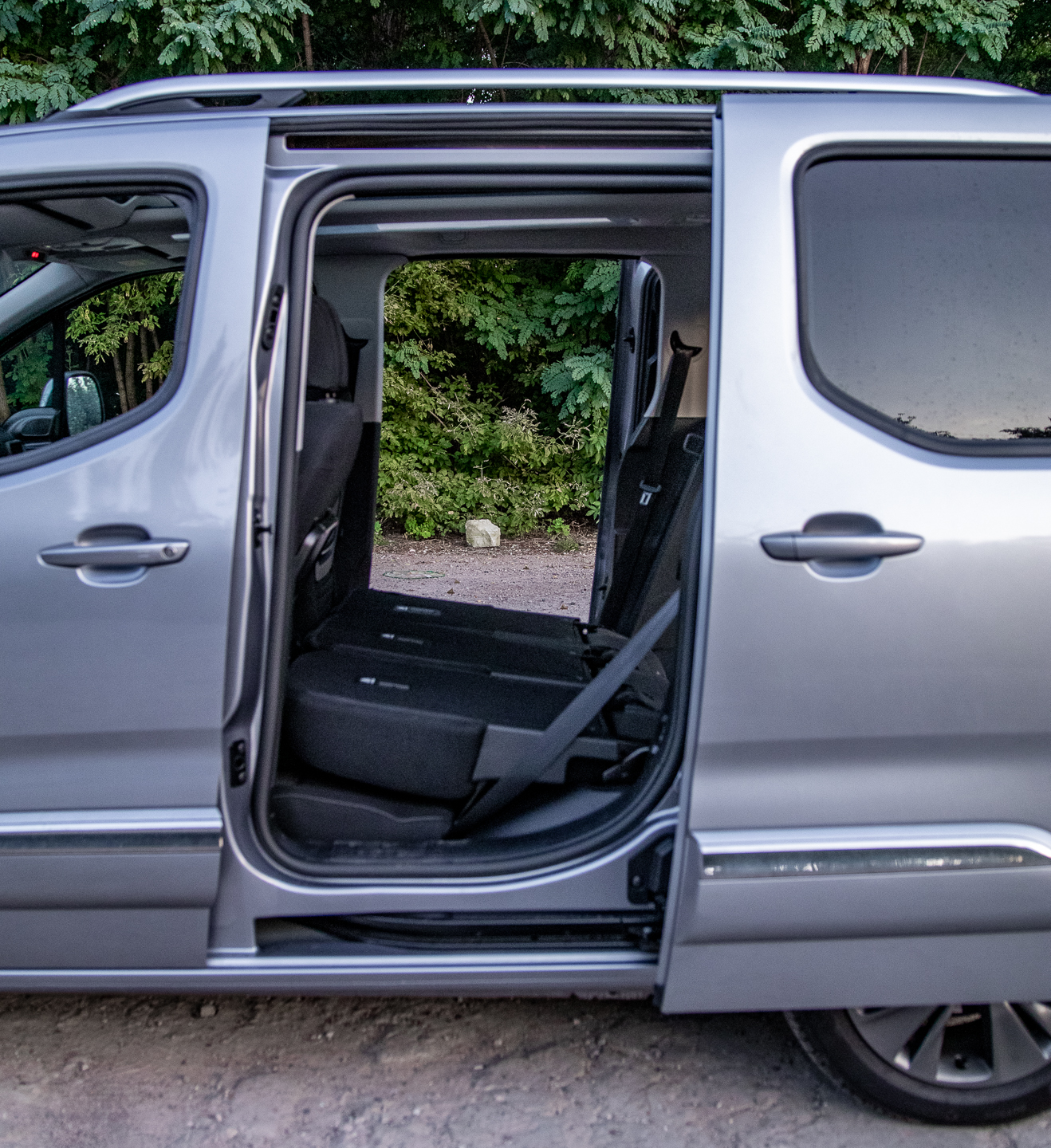 generic combi van 